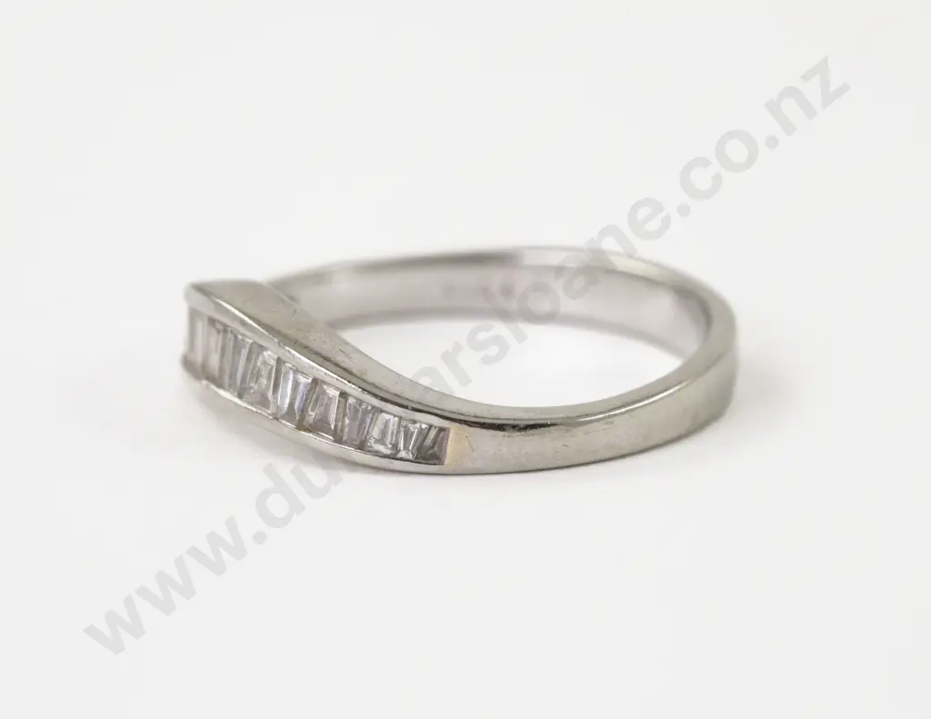 18ct White Gold 16Stone Diamond Curved Band Ring Image 1++