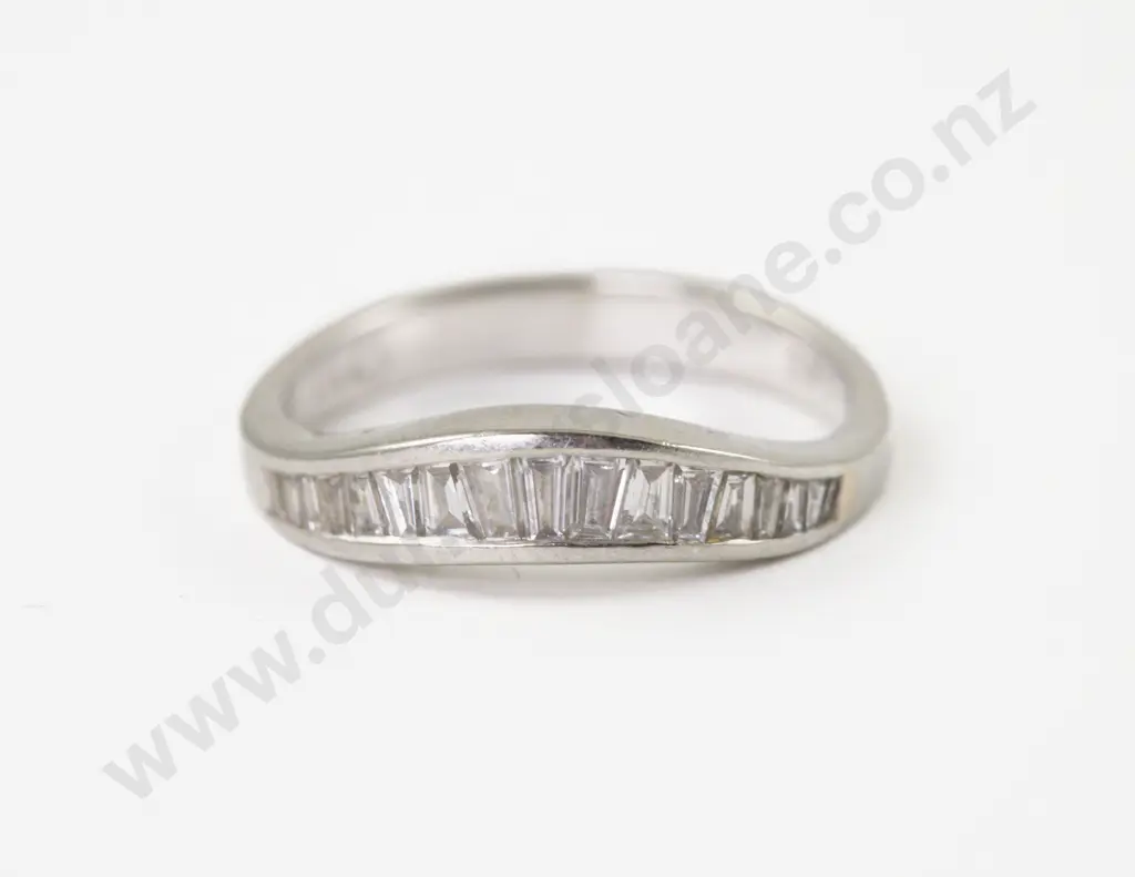 18ct White Gold 16Stone Diamond Curved Band Ring Image 1++
