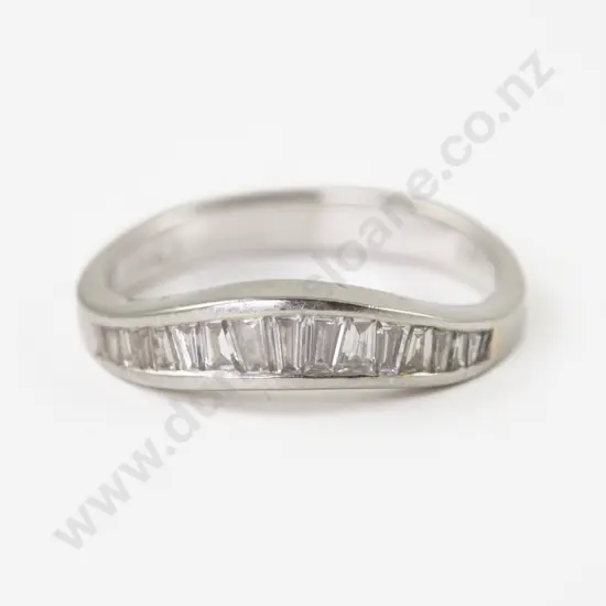 18ct White Gold 16Stone Diamond Curved Band Ring