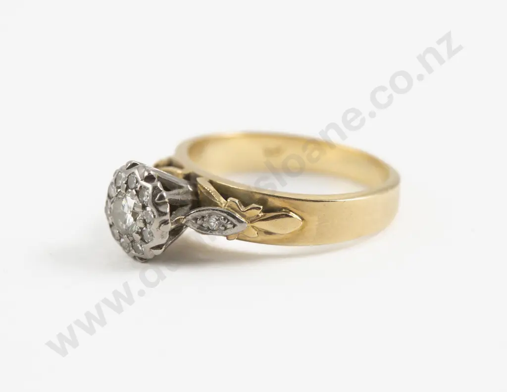 18ct 13Stone Diamond Cluster Ring Image 1++