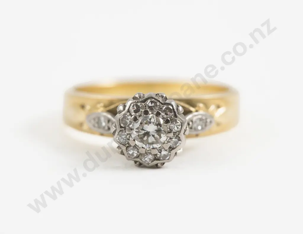 18ct 13Stone Diamond Cluster Ring Image 1++