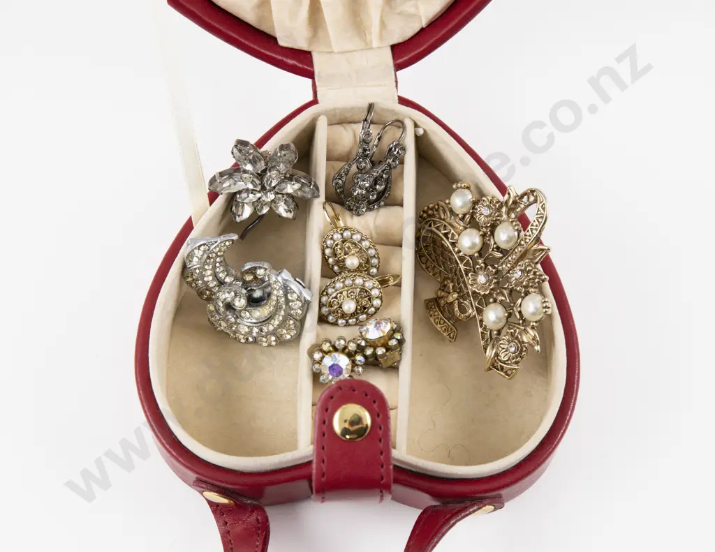 Collection of Assorted Vintage Costume Jewellery in Jewellery Box Image 1++