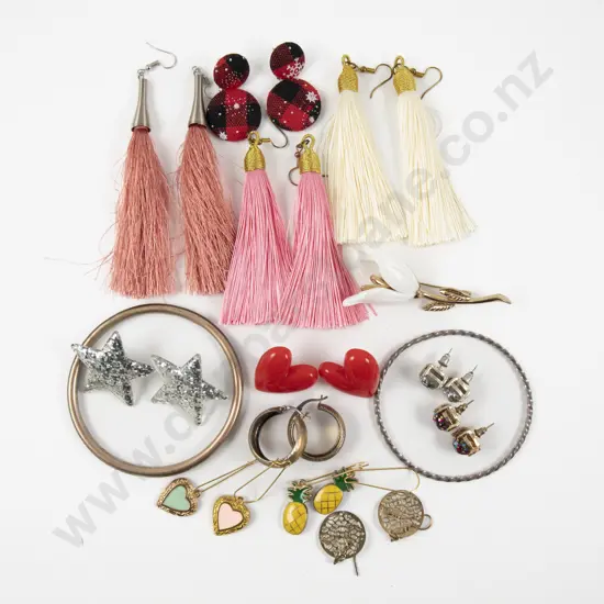 Collection of Assorted Costume Jewellery