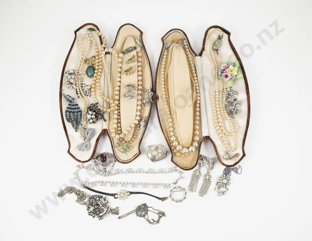 Collection of Assorted Diamante Costume and Imitation Pearl Jewellery with Two Vintage Jewellery Cases Image 1++