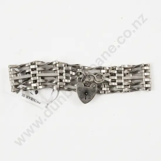 S/S Gate Link Bracelet with Heart Padlock Clasp