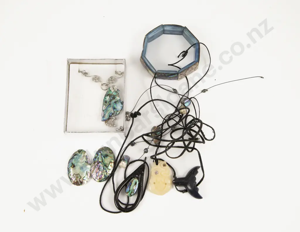 Collection of Assorted Paua Jewellery and Two Others Image 1++