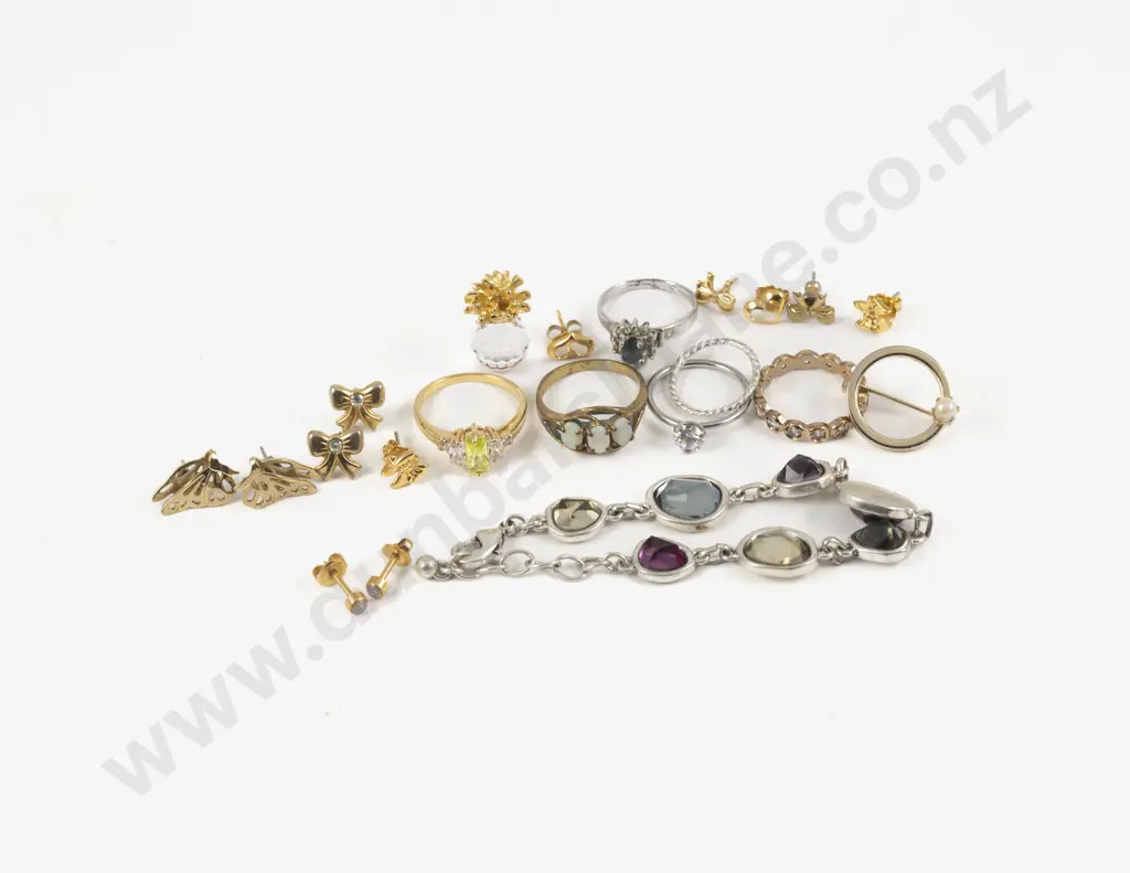 Collection of Assorted Gem Set Jewellery Image 1++