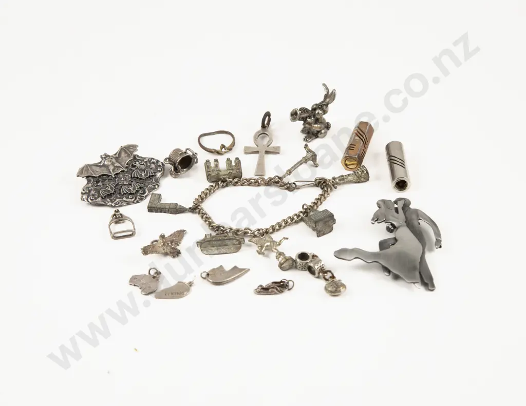 Collection of Assorted Costume Jewellery Image 1++