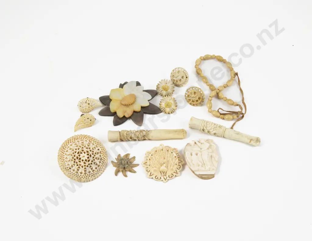 Collection of Assorted Ivory Jewellery and Others Image 1++