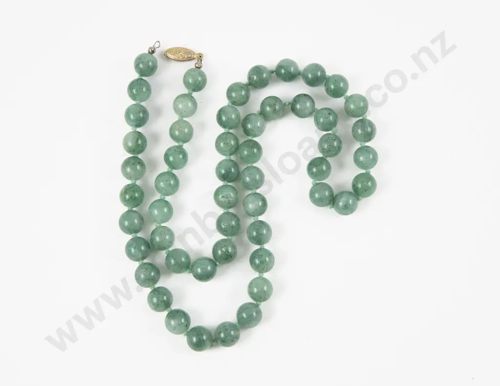 Single Strand Uniform Jade Bead Necklace Image 1++
