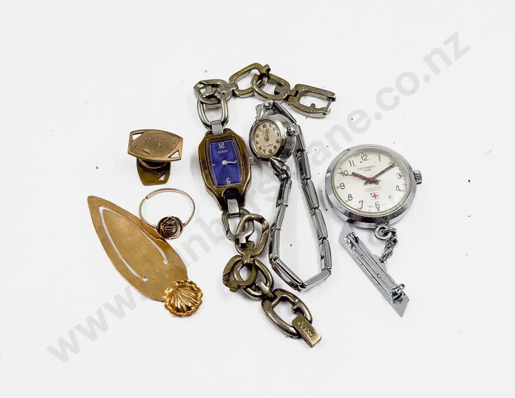 9ct Gold Signet Ring (A/F) with Collection of Assorted Image 1++
