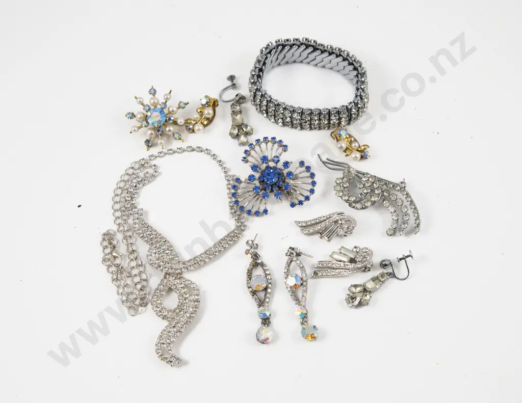 Collection of Assorted Diamante Costume Jewellery Image 1++