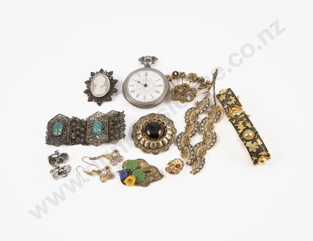 Collection of Assorted Vintage Costume Jewellery Image 1++