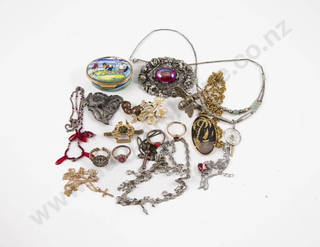Collection of Assorted Costume Jewellery Image 1++