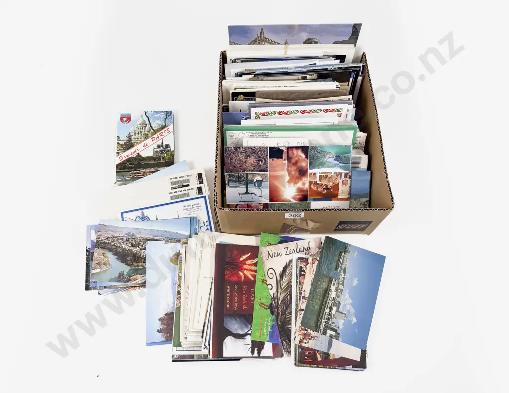 Qty of NZ and World Modern Postcards Cards and Various Image 1++