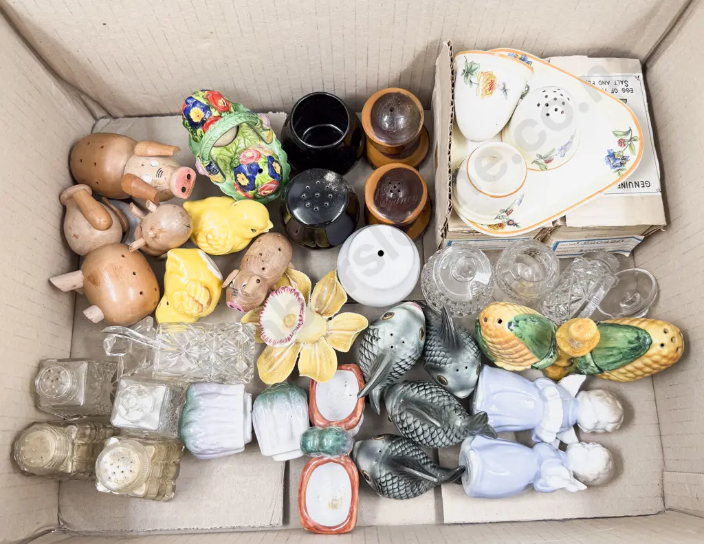 A Collection of Vintage Pepper & Salt Condiments Image 1++