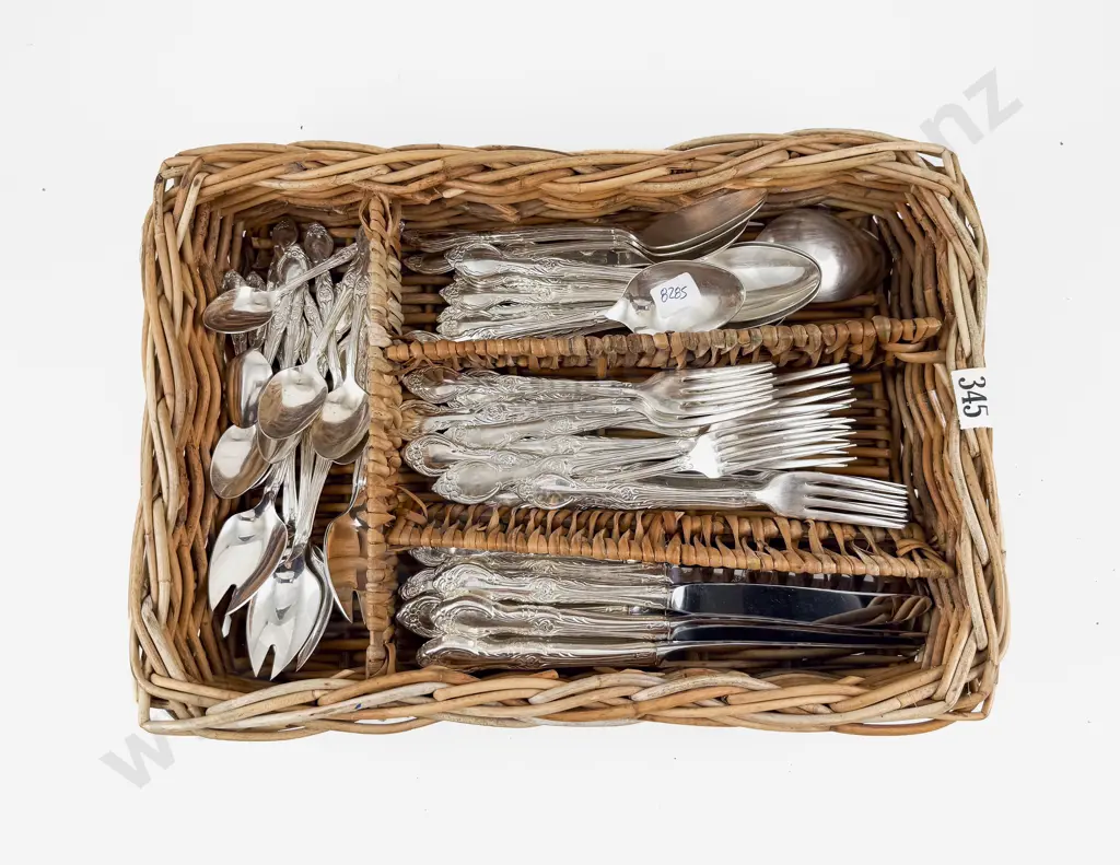 Grosvenor Plate Cutlery Set Image 1++
