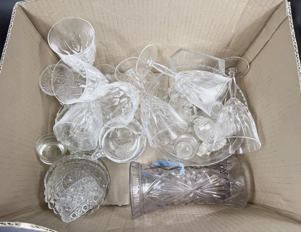 Qty of Glass Ware Image 1++