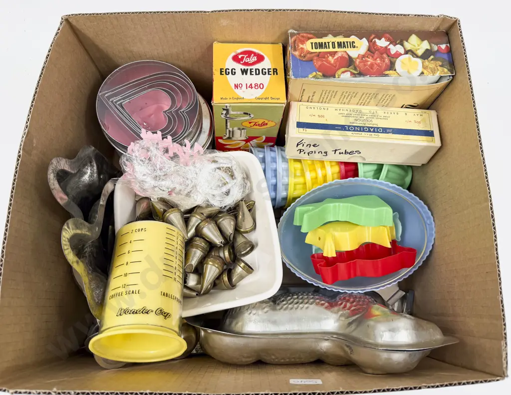 Qty Vintage Cake Decorating Gear Image 1++