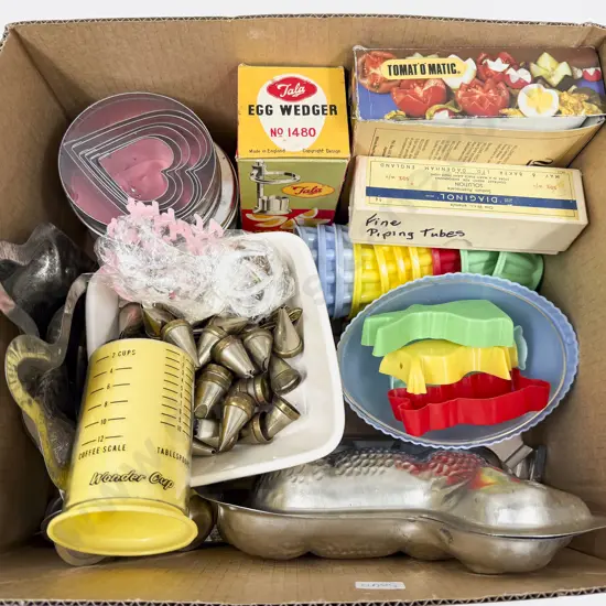 Qty Vintage Cake Decorating Gear