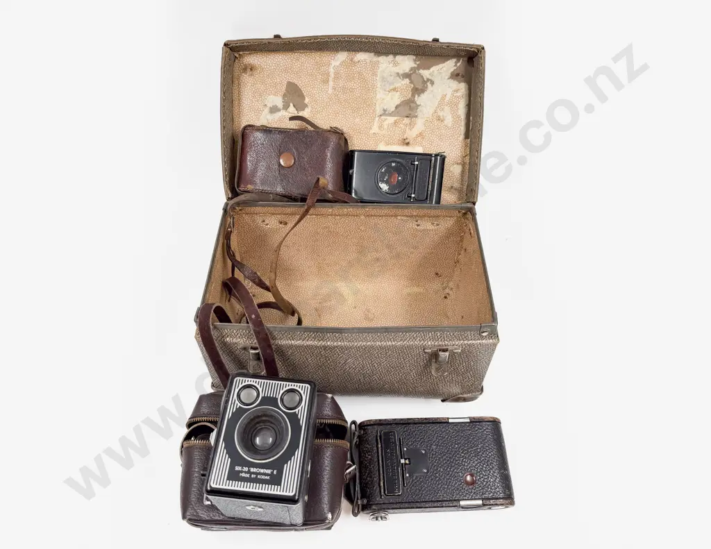 Three Vintage Kodak Cameras in Case Image 1++
