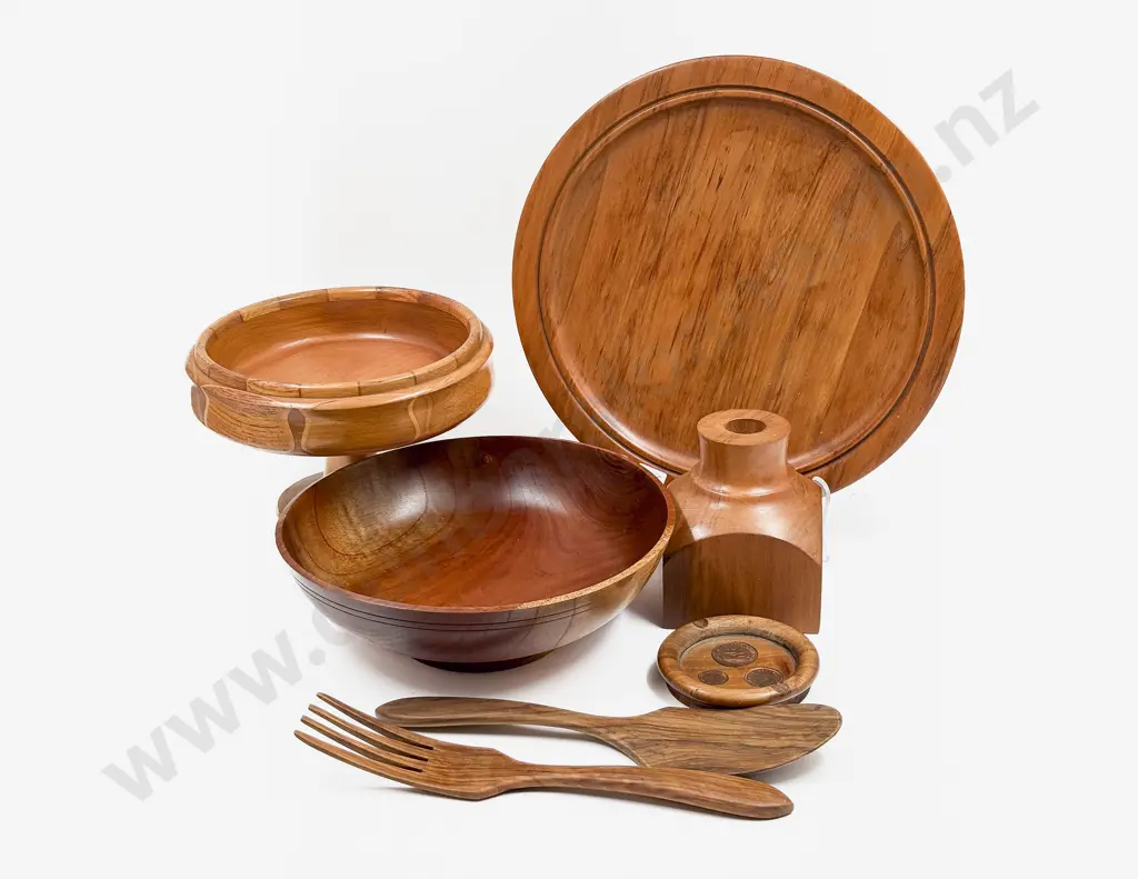 Qty of Assorted Woodware Image 1++