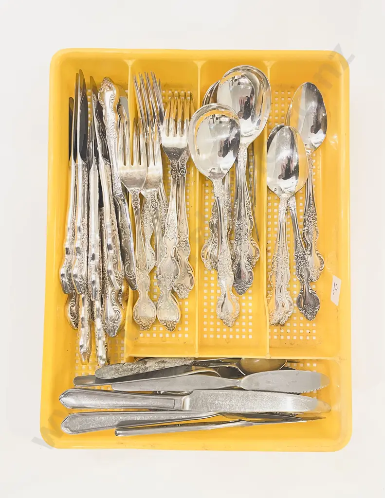 Small Qty of Assorted Cutlery Image 1++