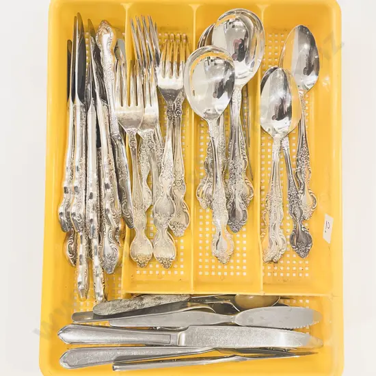 Small Qty of Assorted Cutlery