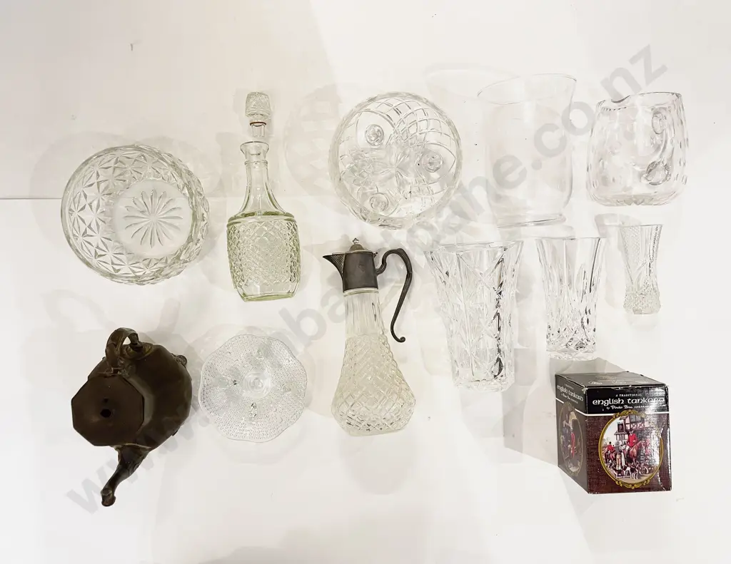 Box of Assorted Glassware etc Image 1++