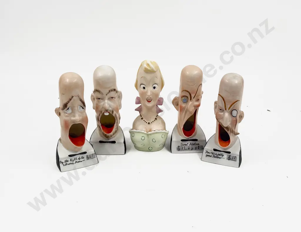 Five Assorted Novelty Ashtrays Image 1++