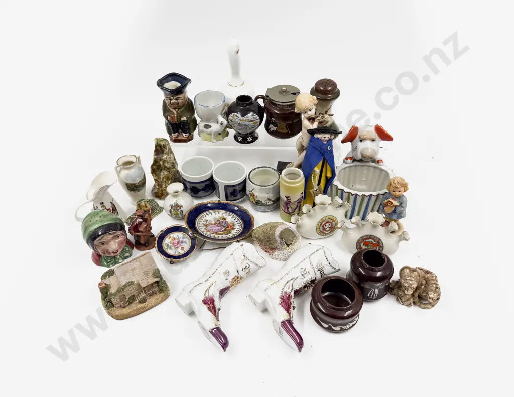 Qty of Assorted China & Ornaments Image 1++