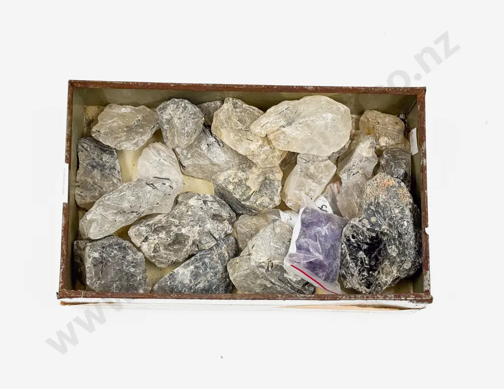 Qty of Assorted Minerals & Geological Samples Image 1++