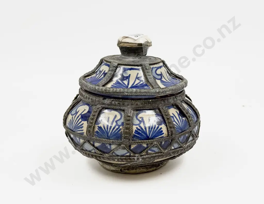 Blue & White Metal Bound Lidded Dish Image 1++