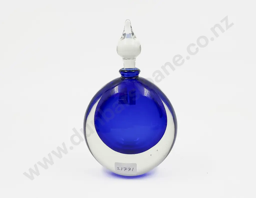 NZ Art Glass Scent Bottle Image 1++