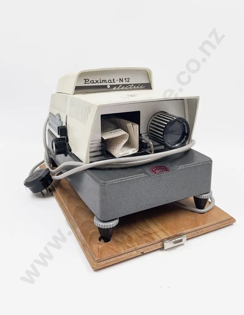 Two Vintage Projectors together with Projector Screen Image 1++