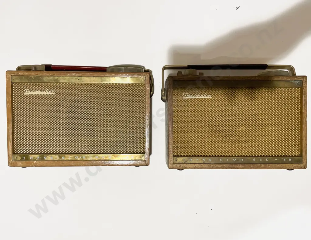 Two Vintage Pacemaker Transistor Radios Image 1++