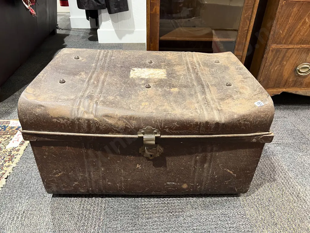 Tin Trunk Image 1++