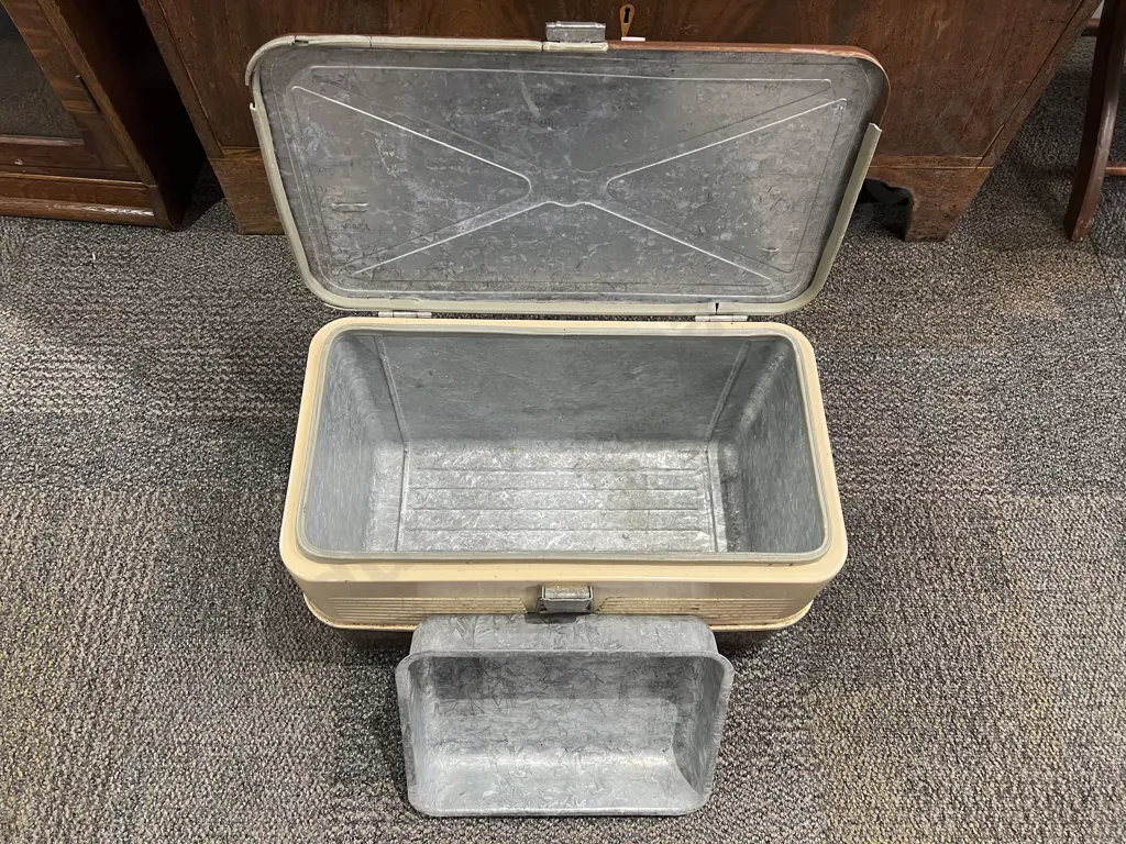 Vintage "Little Brown Chest" Chilly Bin Image 1++
