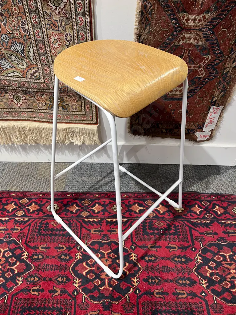 Modern Bar Stool Image 1++