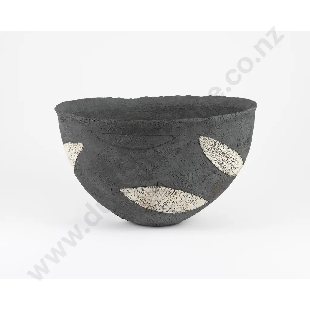 Large Raewyn Atkinson Sculptural Bowl Image 1++
