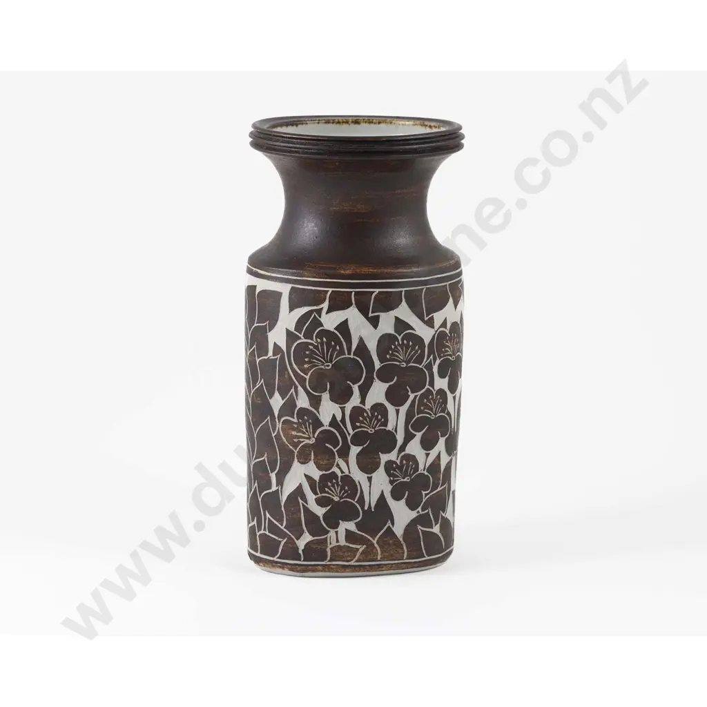 Graeme Storm Sgraffito Decorated Vase Image 1++