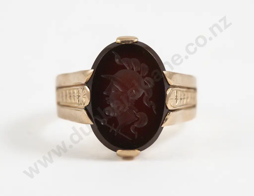 18ct Signet Ring Image 1++