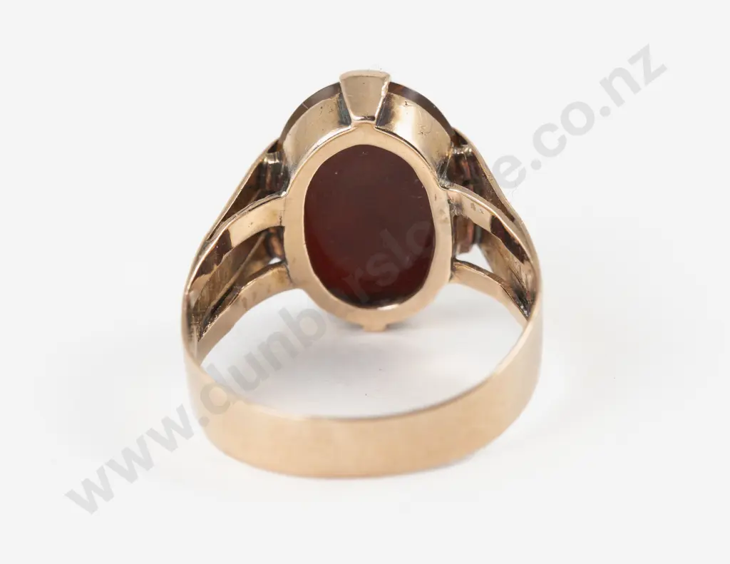 18ct Signet Ring Image 1++
