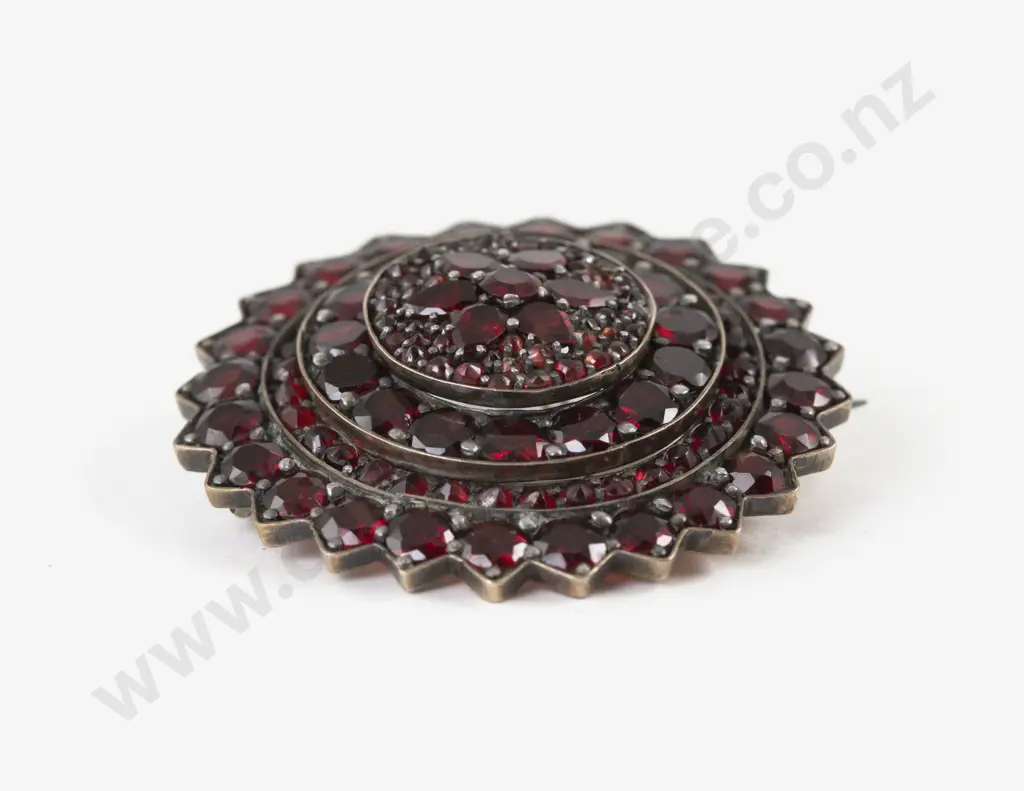 Victorian 8ct Gold 122Stone Garnet Cluster Brooch Image 1++