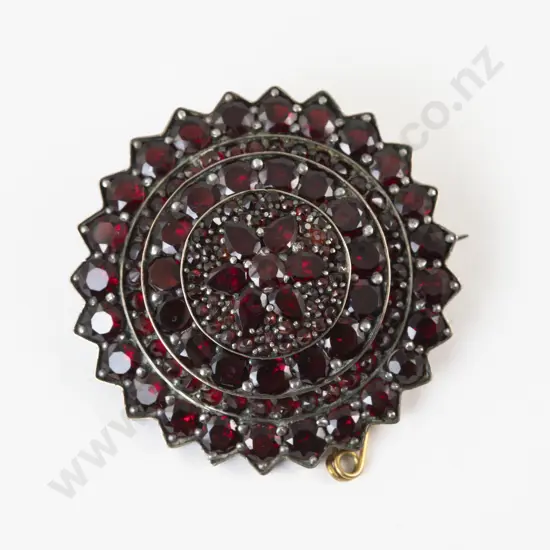 Victorian 8ct Gold 122Stone Garnet Cluster Brooch