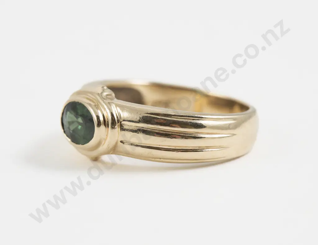 18ct Single Stone Emerald Fancy Band Ring Image 1++