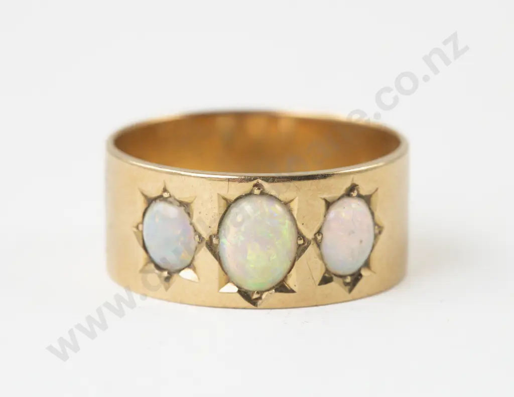 18ct Three Stone Opal Band Ring Image 1++