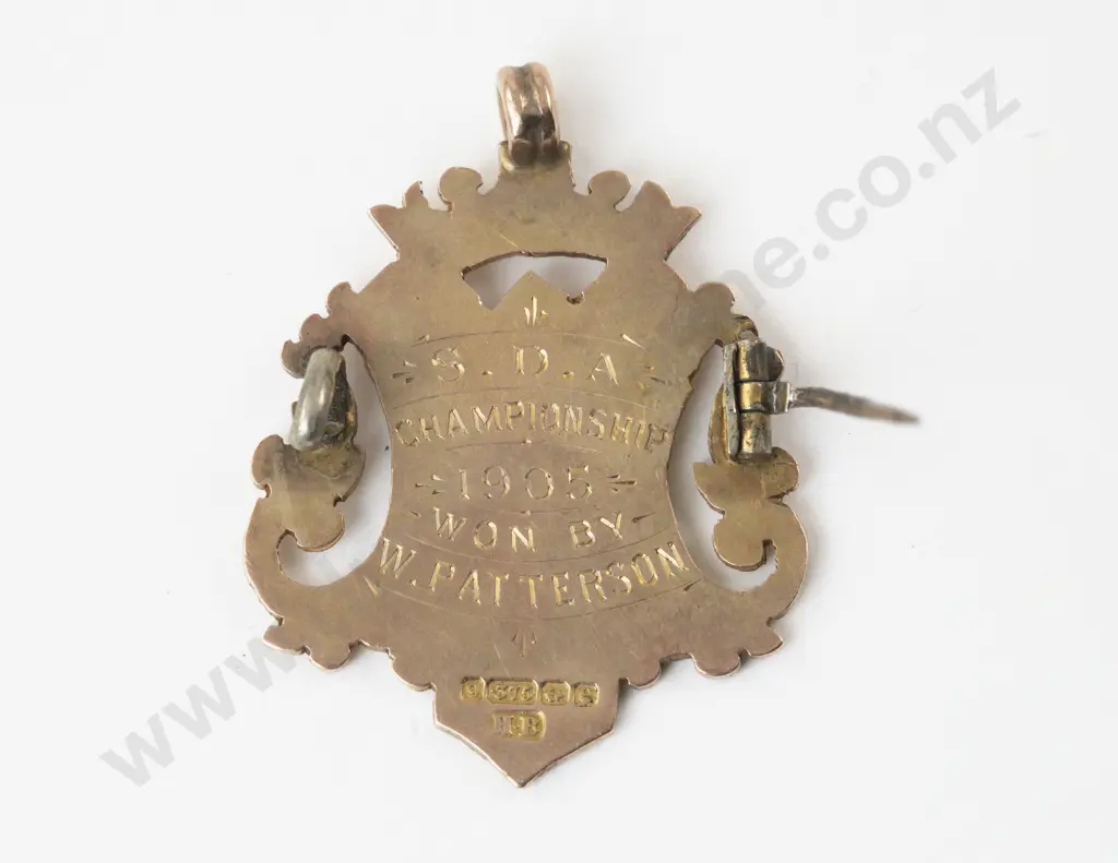 Edwardian 9ct Shield Brooch/Pendant Image 1++