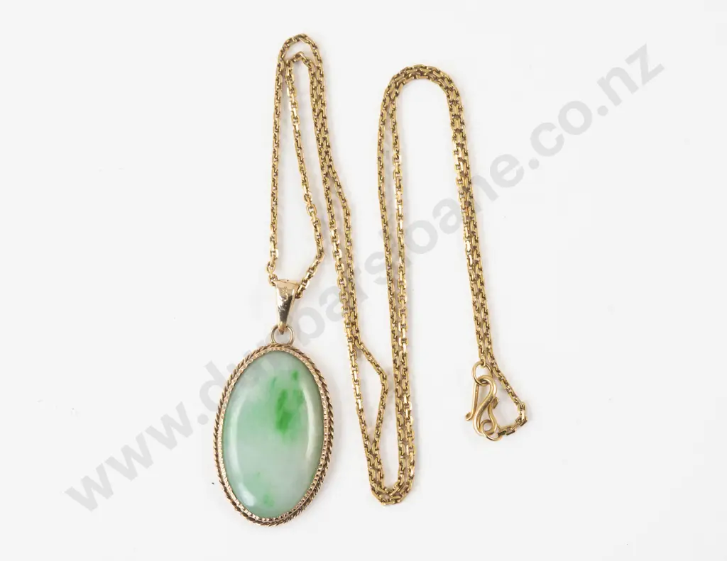 14ct Framed Green Chrysoprase Pendant Image 1++