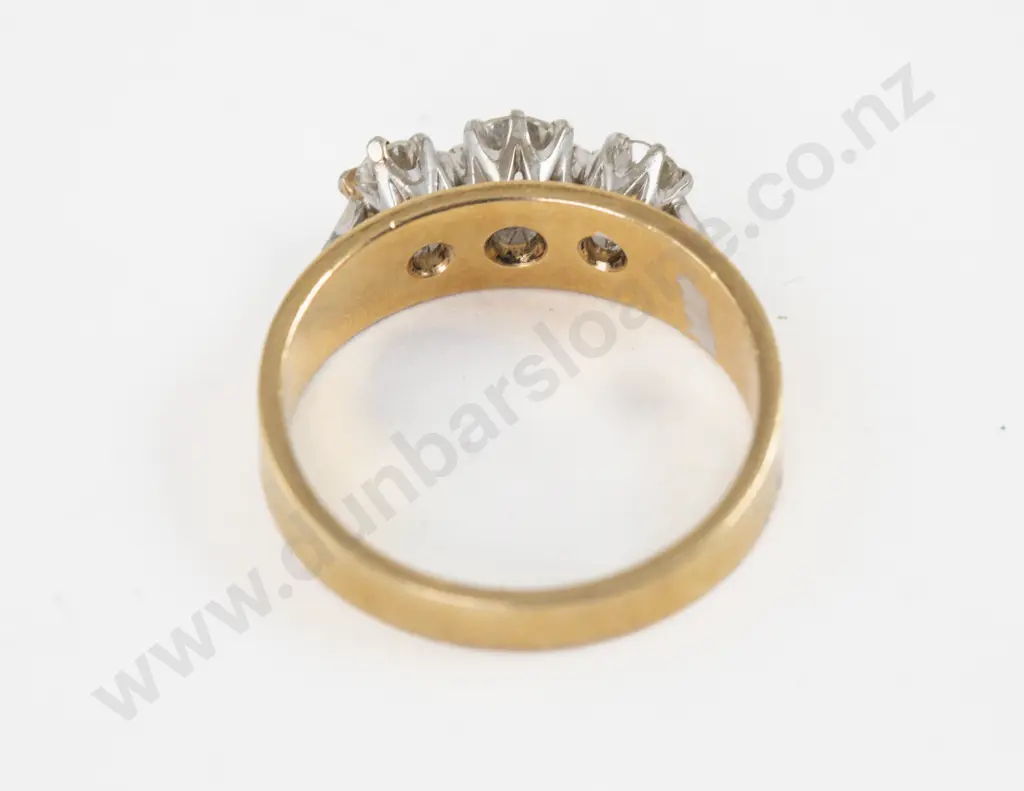 18ct Three Stone Diamond Band Ring Image 1++